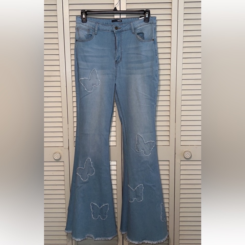 Fashion Nova Butterfly patch jeans